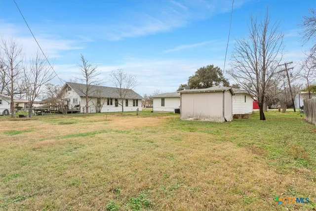 $199,900 | 320 East Davilla Street, Bartlett, TX 76511