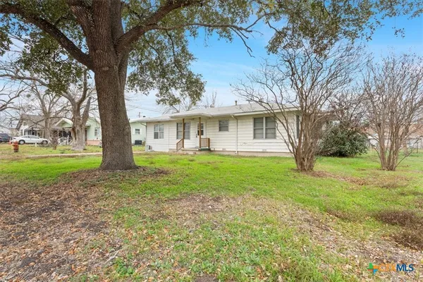 $199,900 | 320 East Davilla Street, Bartlett, TX 76511