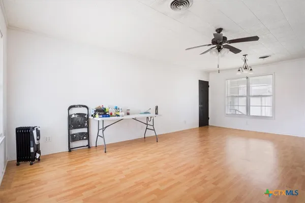 $199,900 | 320 East Davilla Street, Bartlett, TX 76511