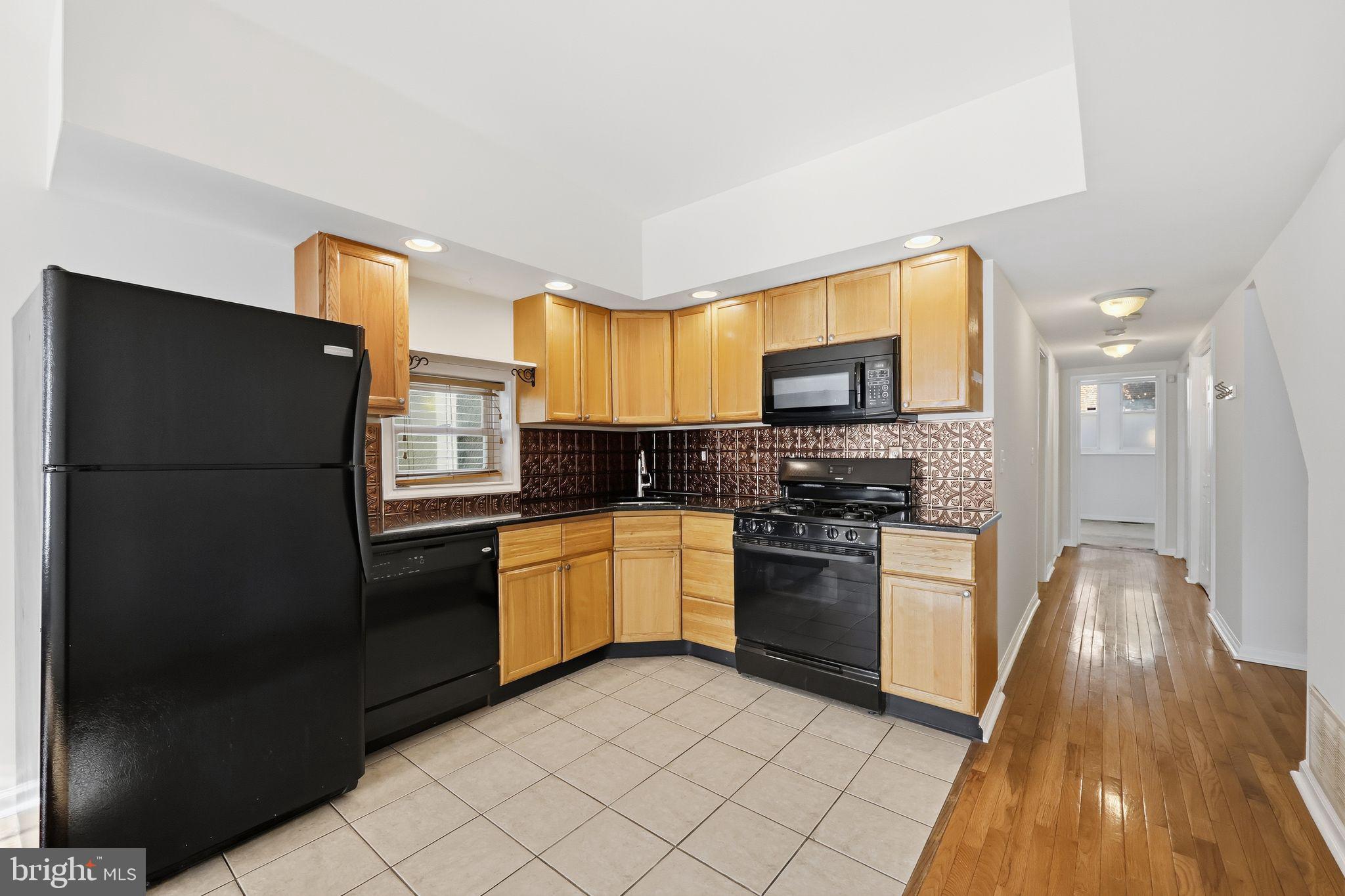 420 Conarroe Street, Unit 1 Philadelphia, PA 19128 - Photo 2 of 15