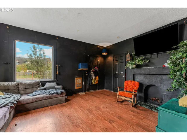 $299,000 | 2026 C Street, Washougal, WA 98671