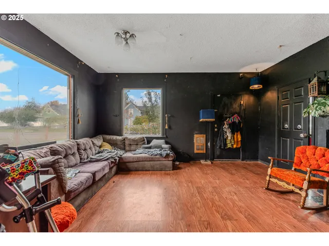 $299,000 | 2026 C Street, Washougal, WA 98671