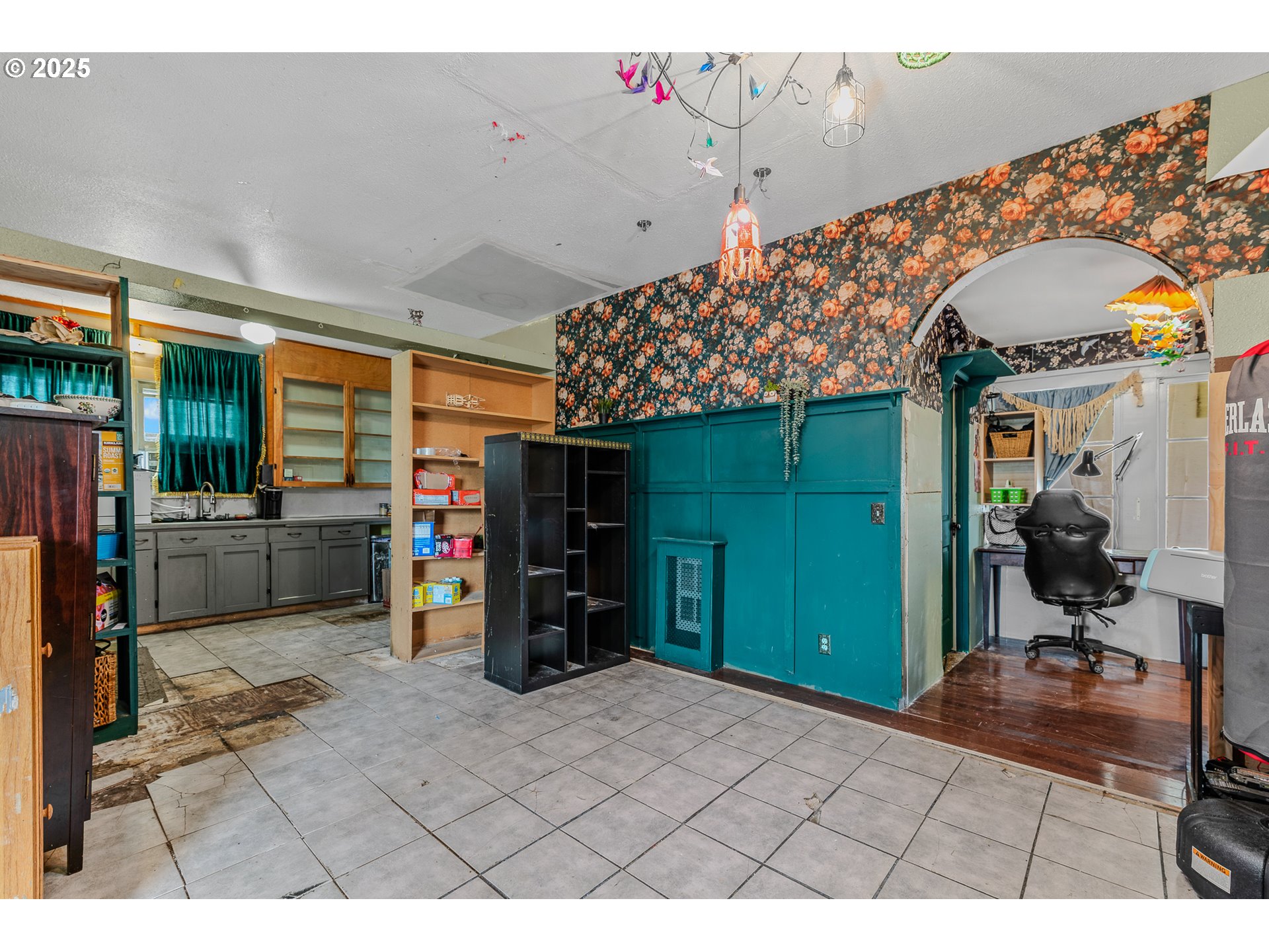 2026 C Street Washougal, WA 98671 - Photo 6 of 36 a view of a livingroom with furniture