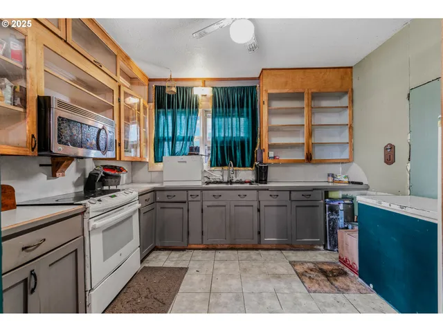 $299,000 | 2026 C Street, Washougal, WA 98671