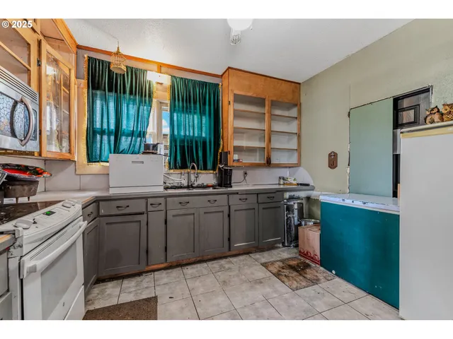 $299,000 | 2026 C Street, Washougal, WA 98671