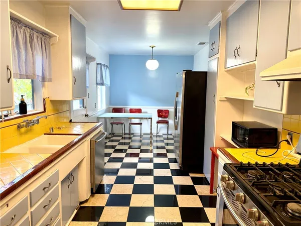 $4,495 | 5425 Halbrent Avenue, Sherman Oaks, CA 91411