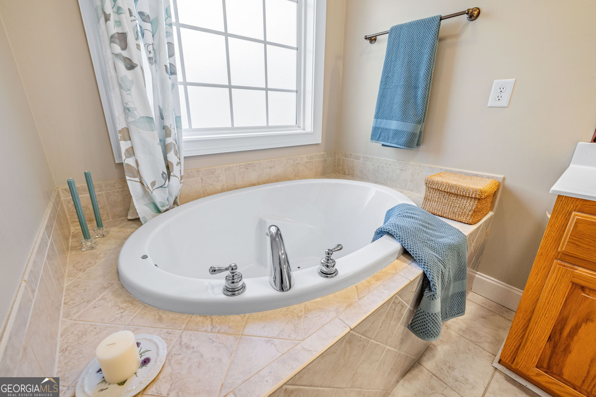 274 Hopes Circle Demorest, GA 30535 - Photo 20 of 53 a bath tub sitting in a bathroom next to a window
