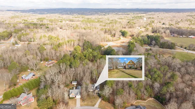 an aerial view of residential house and lake view