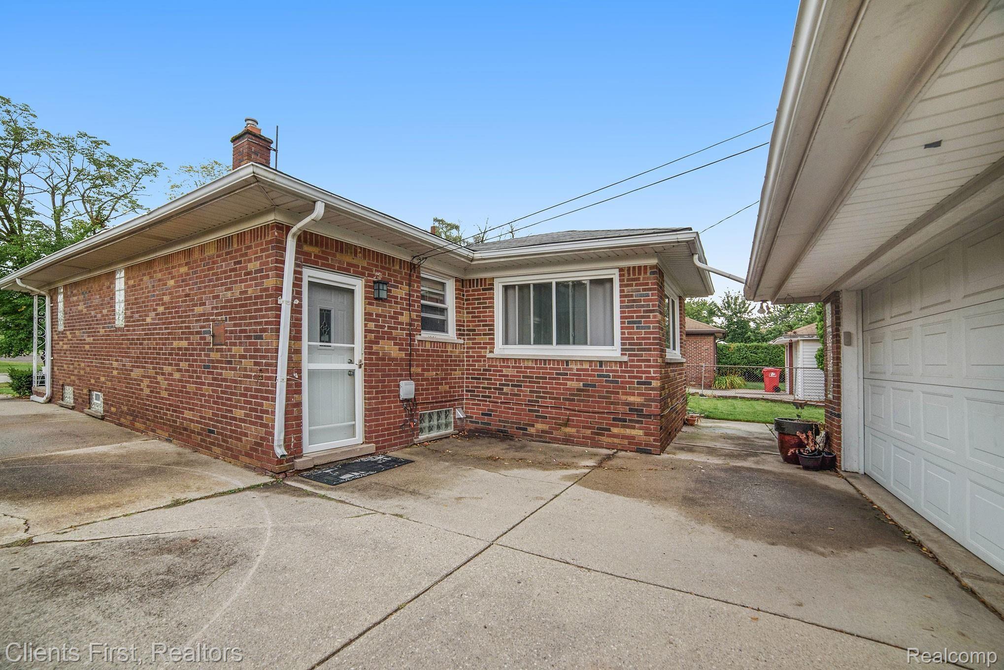 19221 Stephens Road Eastpointe, MI 48021 - Photo 7 of 23 PWM_8184.jpg