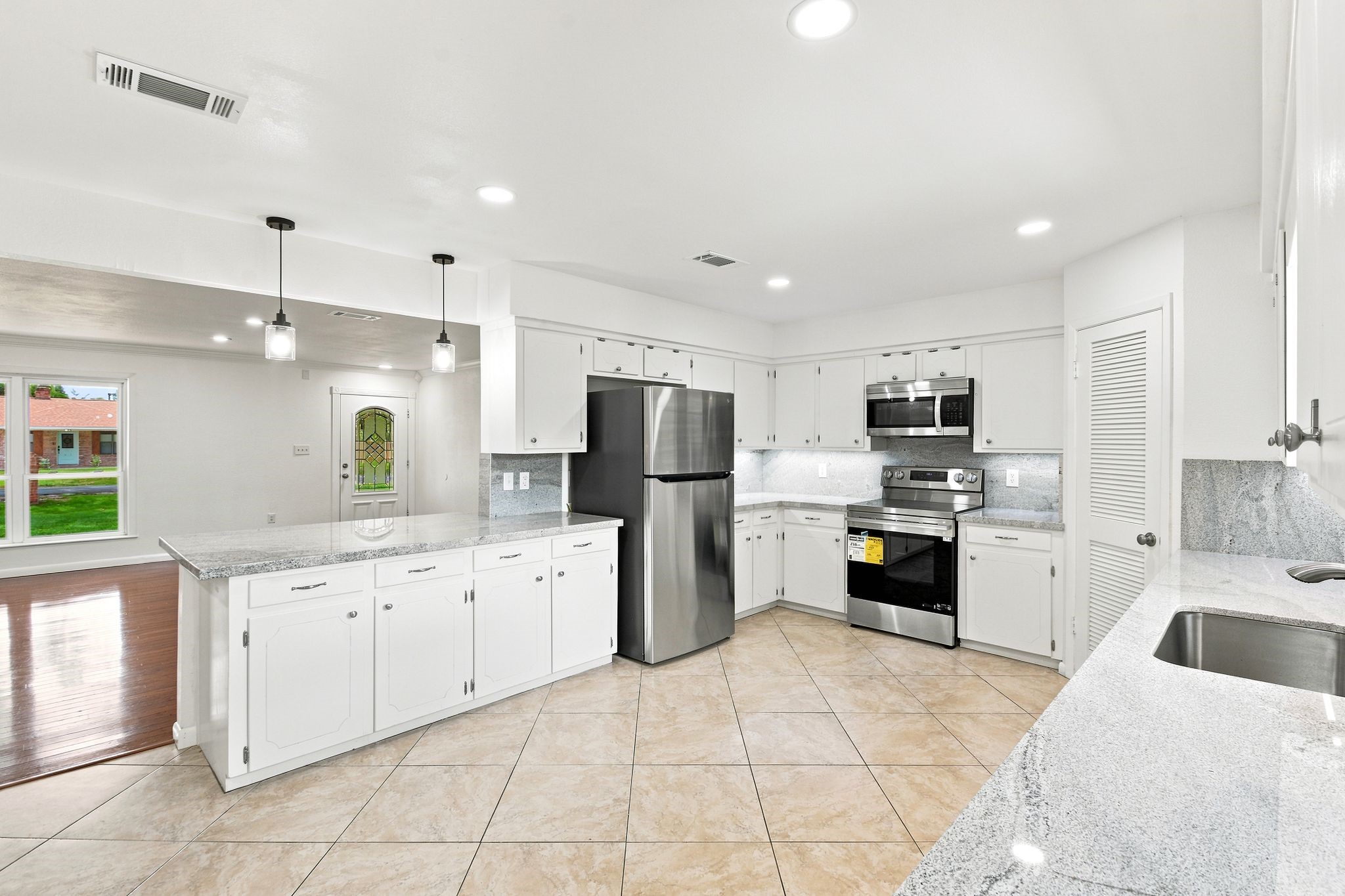 12211 3rd Street Santa Fe, TX 77510 - Photo 16 of 44