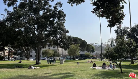 $2,500,000 | 2411 4th Street, Unit 2, Santa Monica, CA 90405