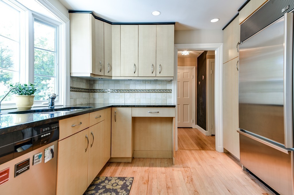 30 Thackeray Road Wellesley, MA 02481 - Photo 7 of 29
