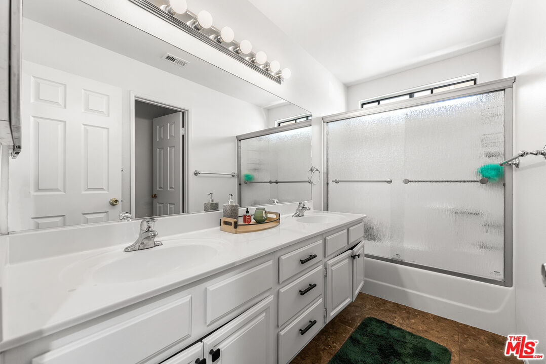 43258 33rd Street West Lancaster, CA 93536 - Photo 24 of 38 a bathroom with a sink and mirror