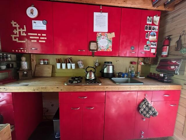 2b- lots of cabinet space