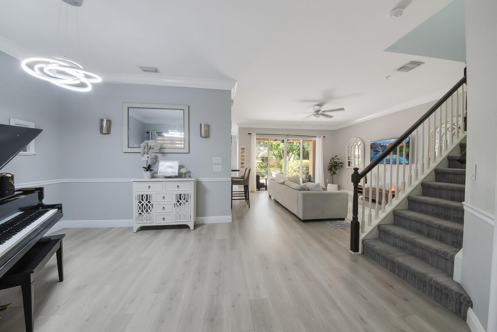 7673 Spatterdock Drive Boynton Beach, FL 33437 - Photo 4 of 50 Crown Molding