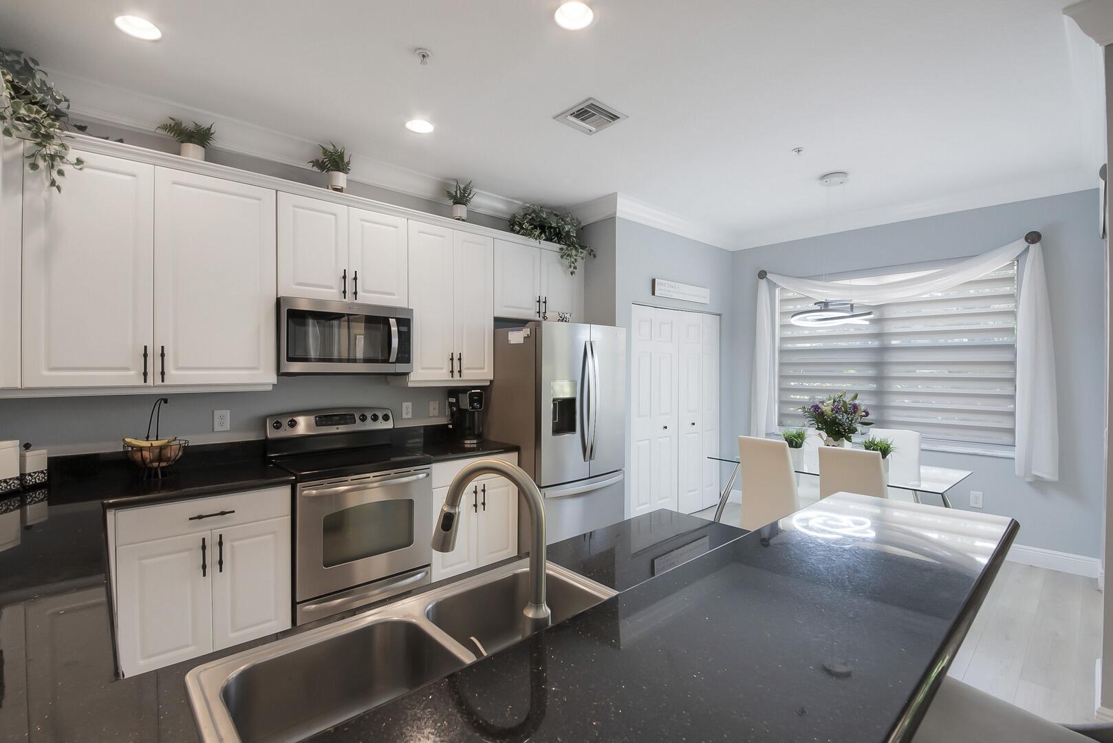 7673 Spatterdock Drive Boynton Beach, FL 33437 - Photo 10 of 50 Granite Counters