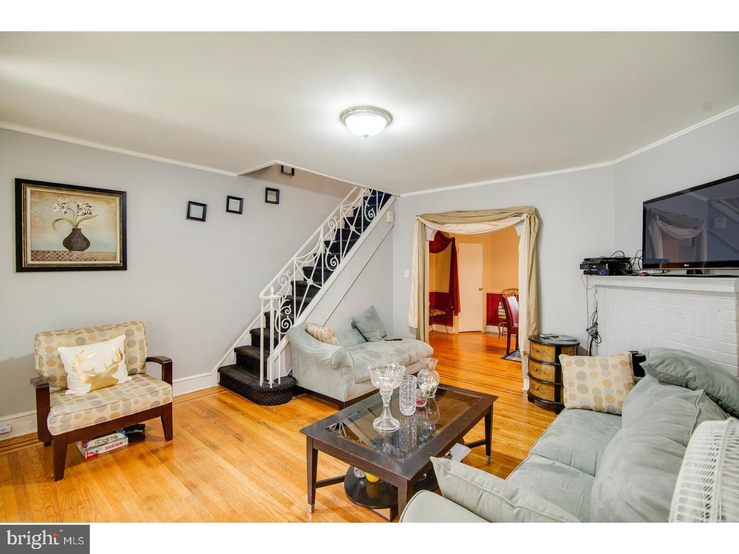 4207 Decatur Street Philadelphia, PA 19136 - Photo 4 of 18 Living Room