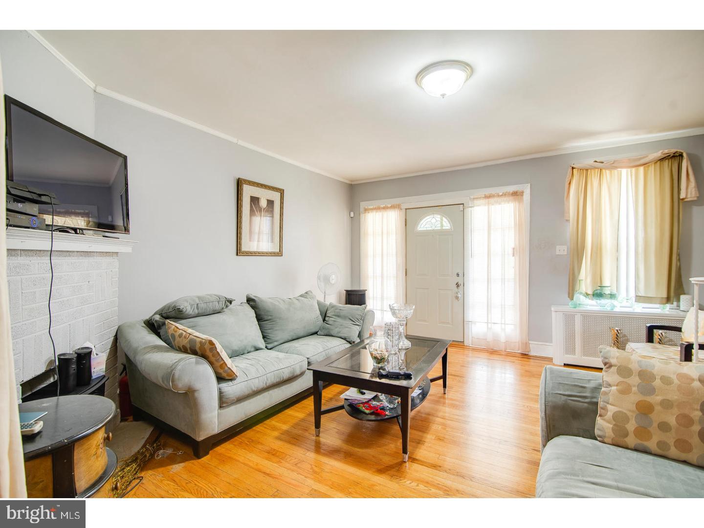 4207 Decatur Street Philadelphia, PA 19136 - Photo 5 of 18 Living Room