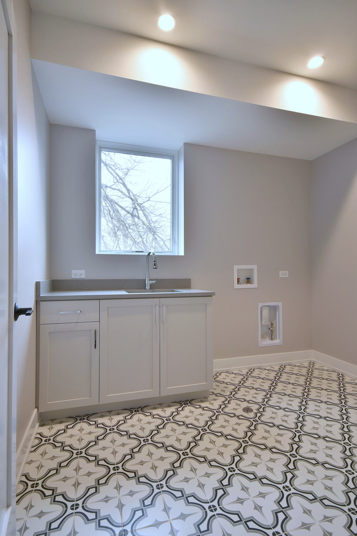 274 North Addison Avenue Elmhurst, IL 60126 - Photo 27 of 57 a view of a bedroom and window
