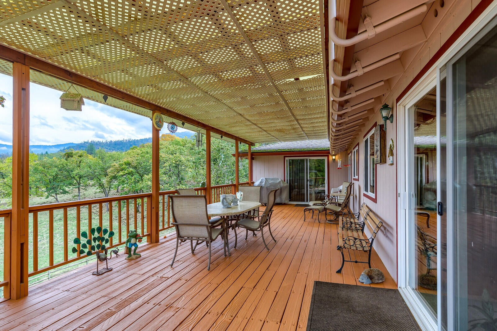 4347 Pioneer Road Medford, OR 97501 - Photo 5 of 52 05_PR_5_mls