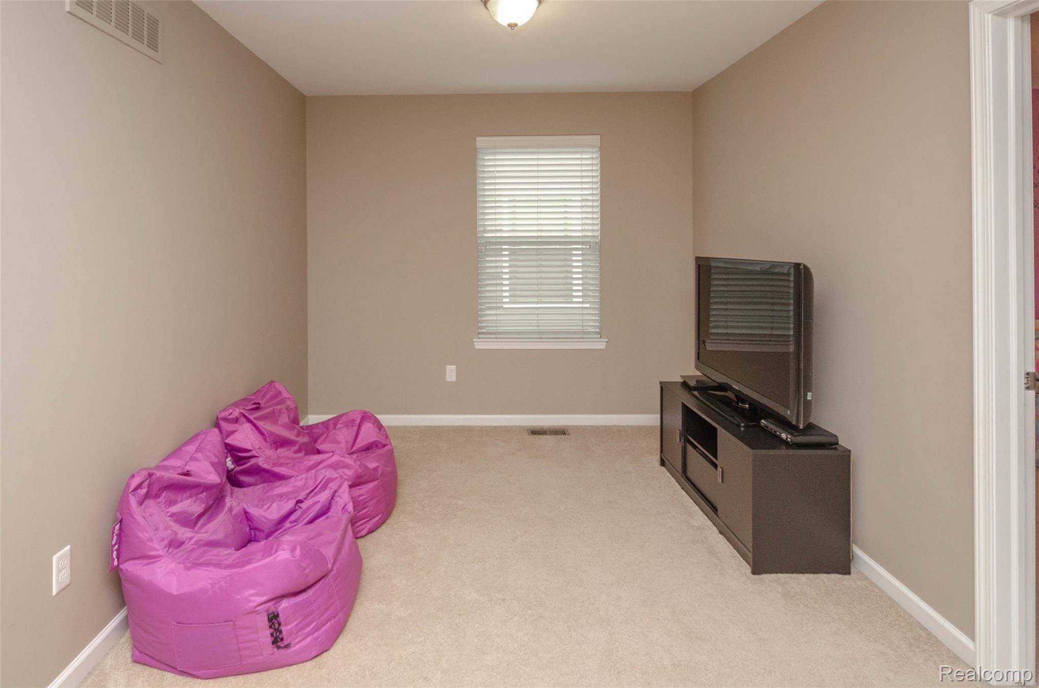 27554 Cromwell Road Novi, MI 48374 - Photo 17 of 36 00__30.jpg