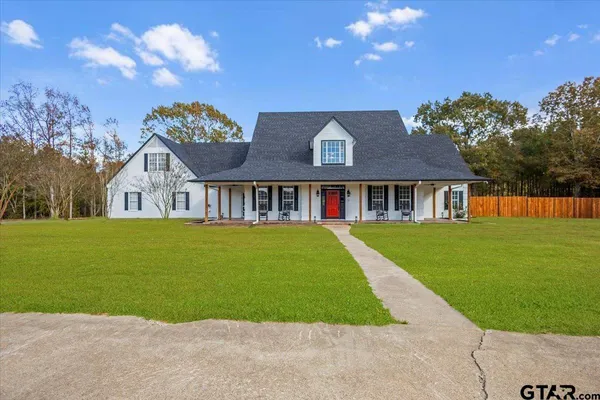 a view of house with a yard