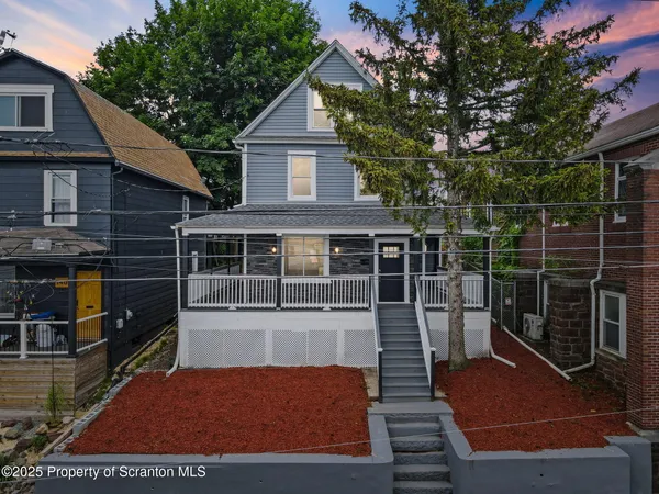 a view of house with backyard