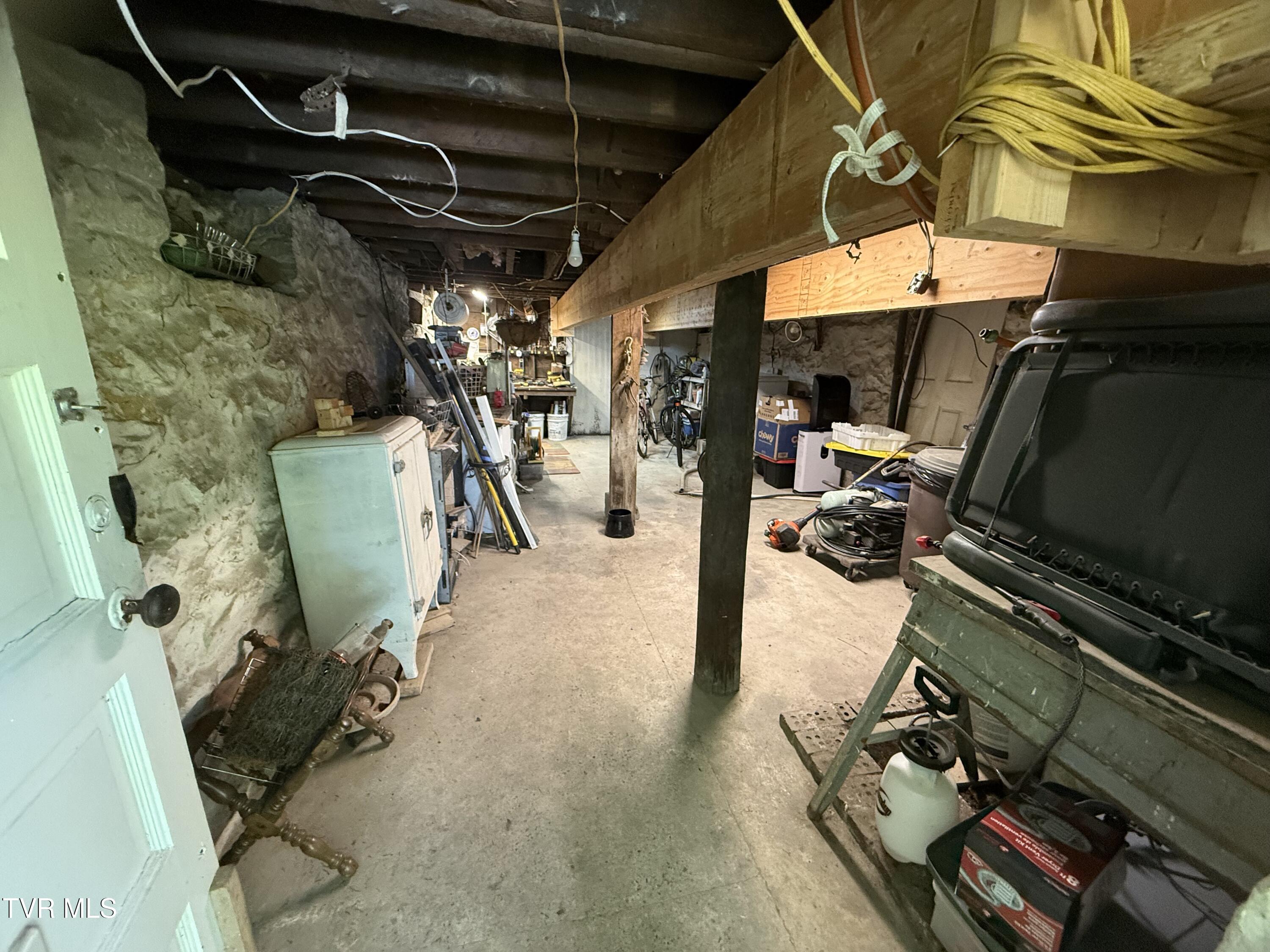 5912 Dunbar Road Appalachia, VA 24216 - Photo 25 of 27 Basement Workshop