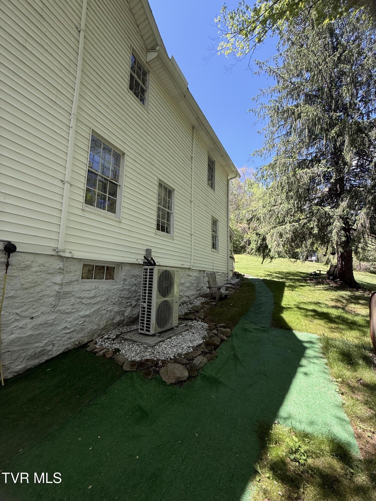 5912 Dunbar Road Appalachia, VA 24216 - Photo 26 of 27 Side of House