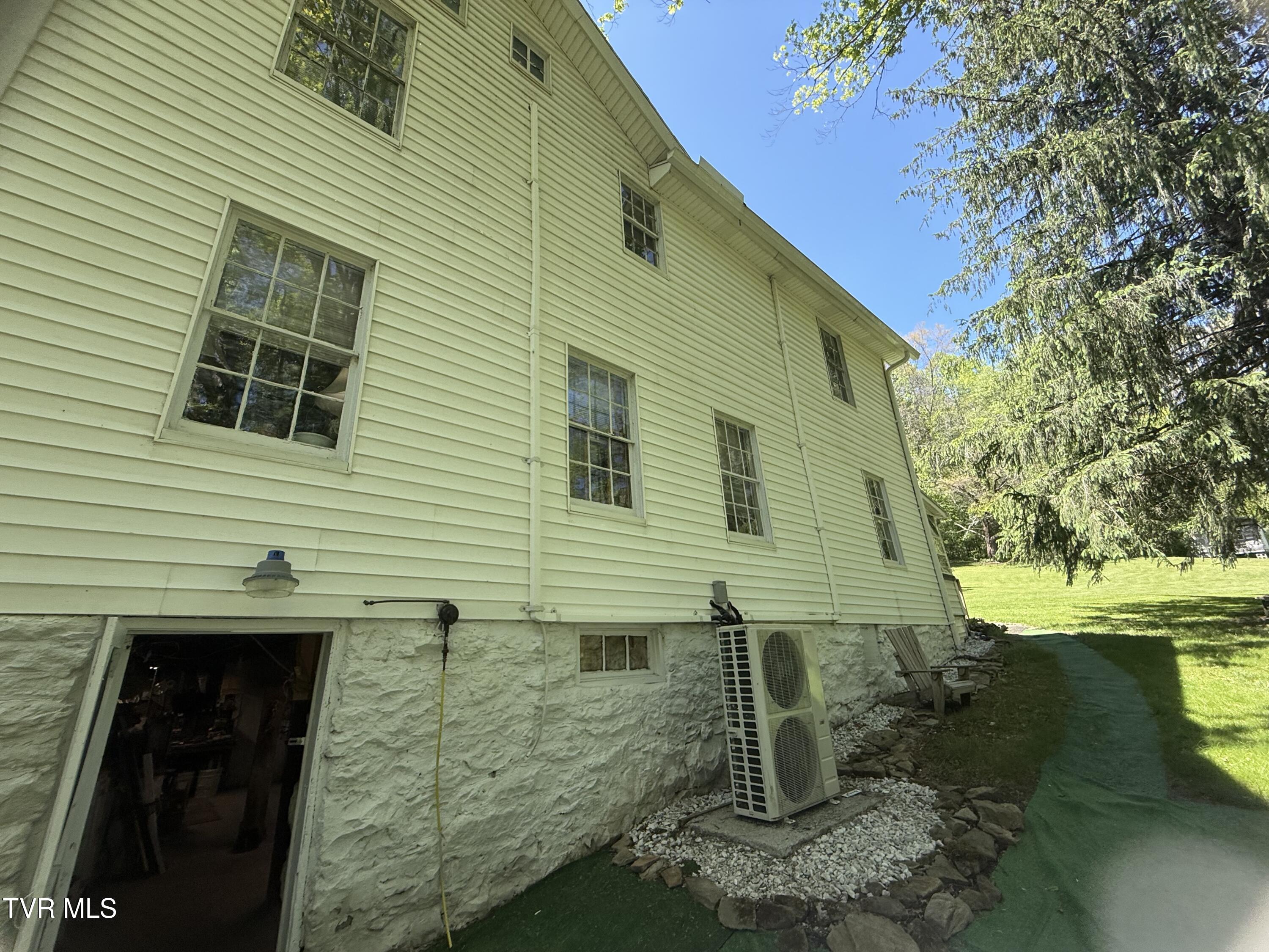 5912 Dunbar Road Appalachia, VA 24216 - Photo 27 of 27 Side of House
