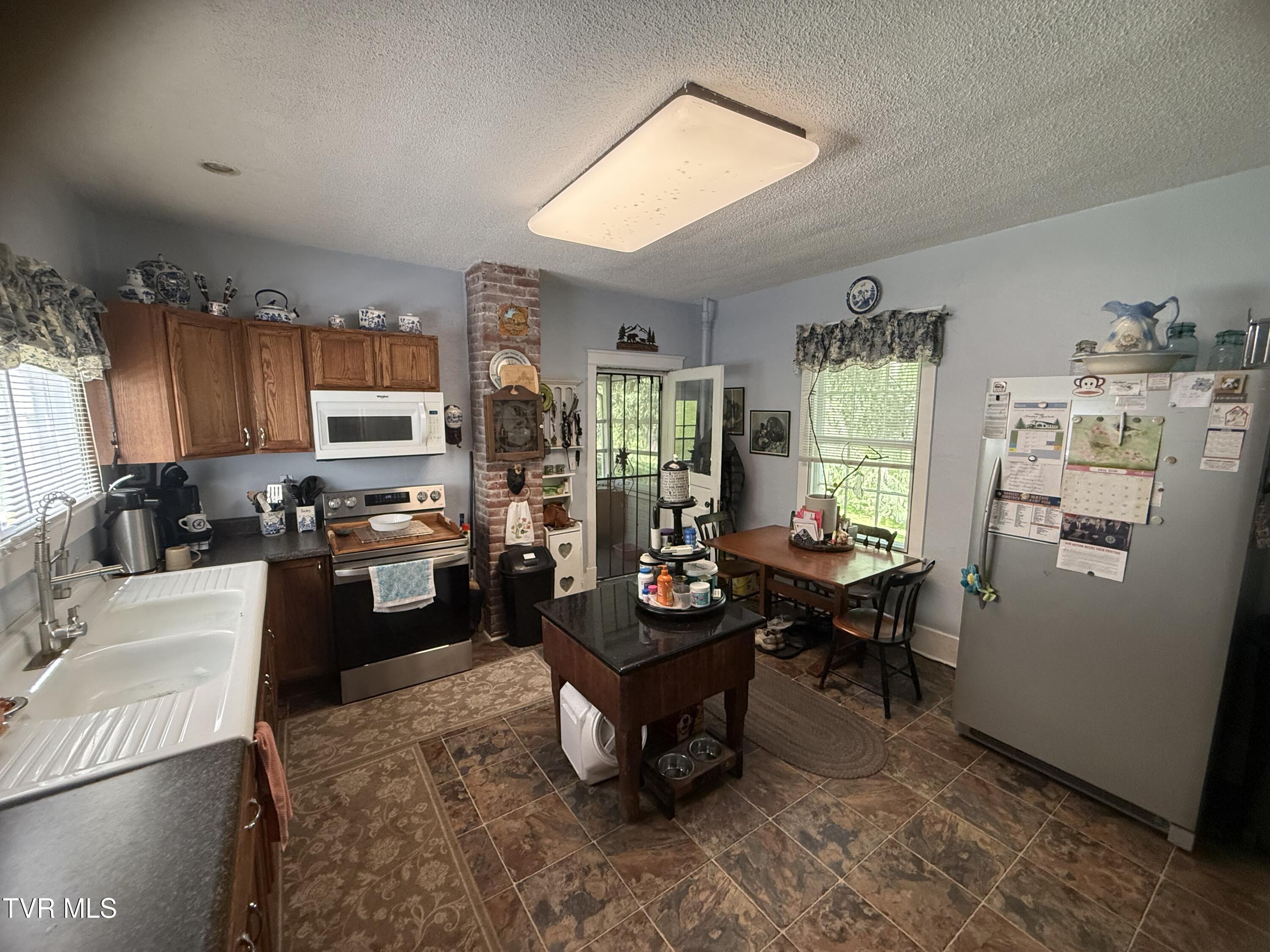5912 Dunbar Road Appalachia, VA 24216 - Photo 3 of 27 Kitchen