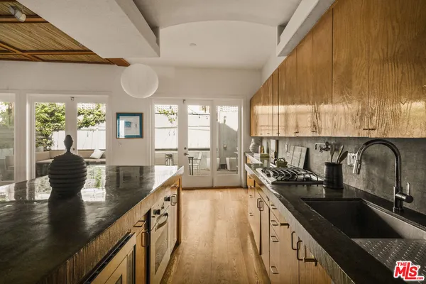 $2,250,000 | 120 Pacific Avenue, Venice, CA 90291