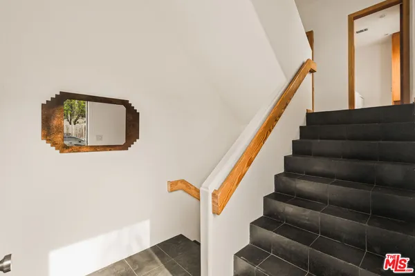 $2,250,000 | 120 Pacific Avenue, Venice, CA 90291