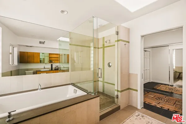 $2,250,000 | 120 Pacific Avenue, Venice, CA 90291