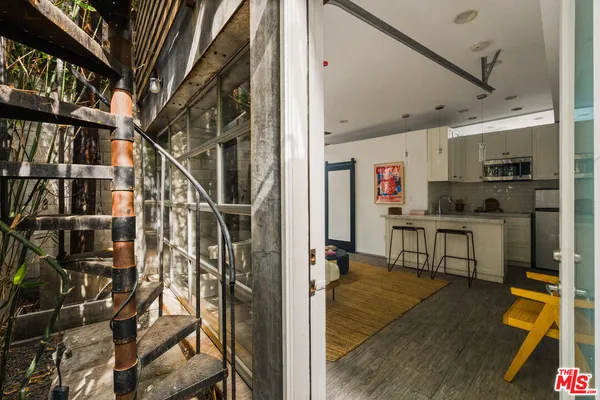 $2,250,000 | 120 Pacific Avenue, Venice, CA 90291