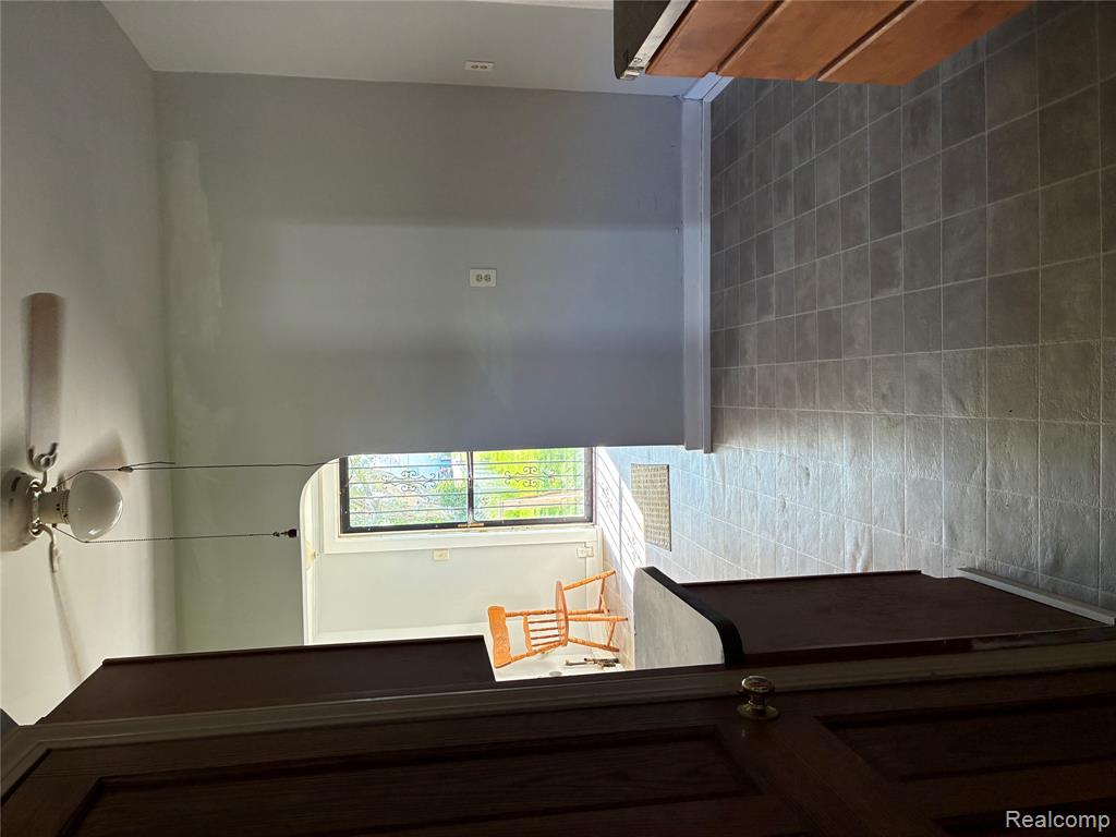 1214 Root Street Flint, MI 48503 - Photo 5 of 34