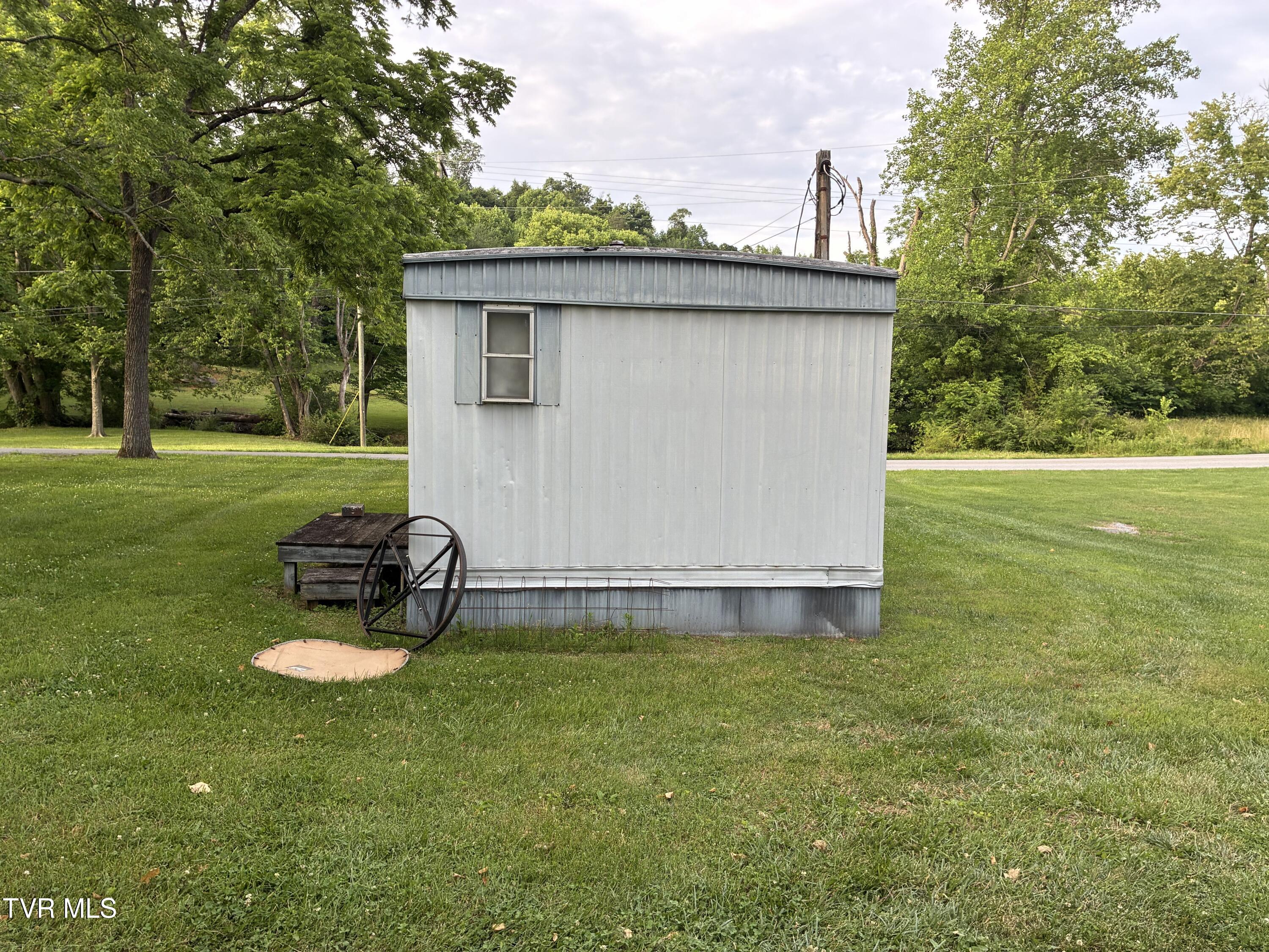 940 Middle Creek Road Afton, TN 37616 - Photo 78 of 80 exterior mobile home 2