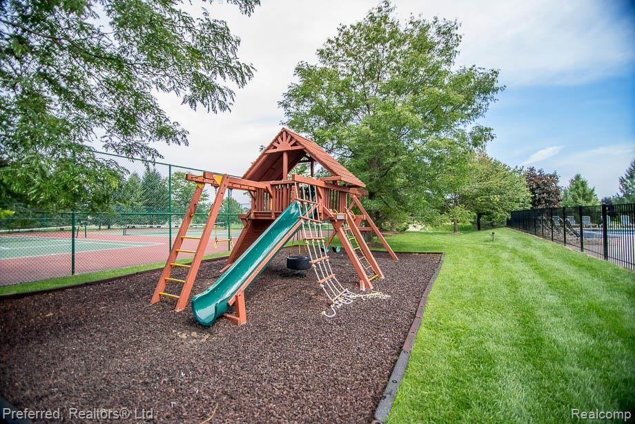 577 Inverness Highland, MI 48357 - Photo 25 of 31