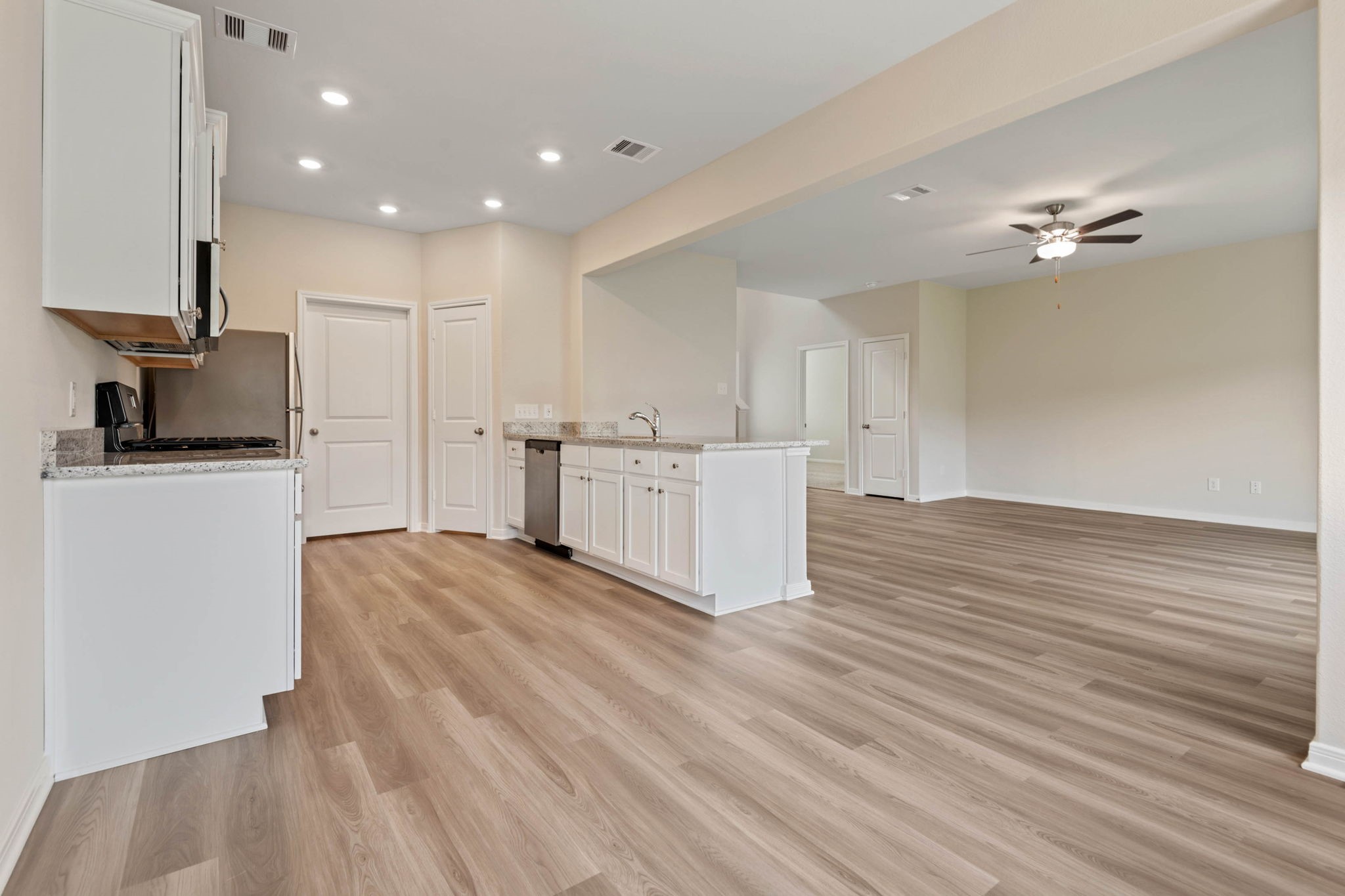 10414 Red Cardinal Drive Cleveland, TX 77328 - Photo 5 of 22 a view of a kitchen with electric appliances
