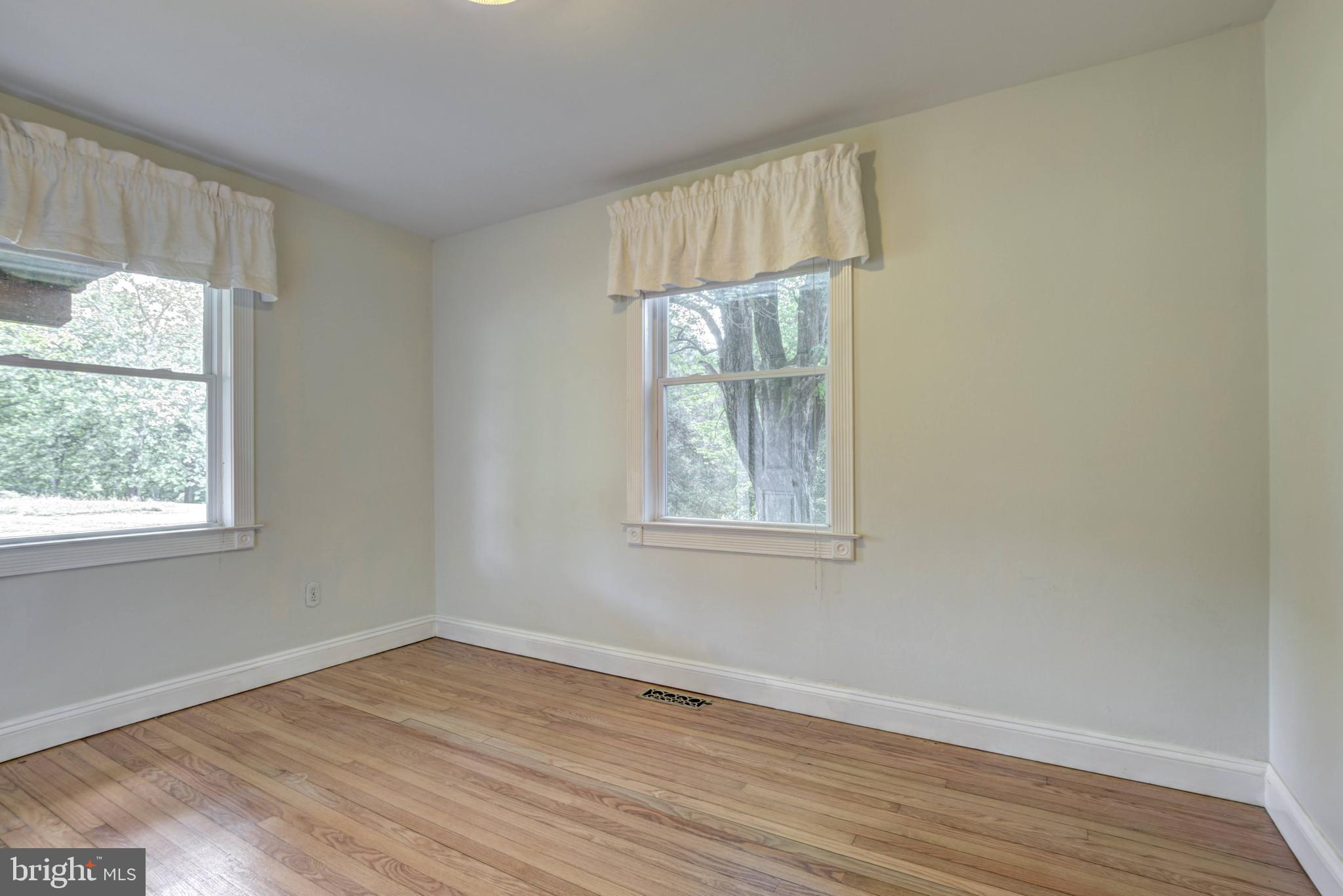7433 Clifton Road Clifton, VA 20124 - Photo 12 of 98 Gallery Image 12