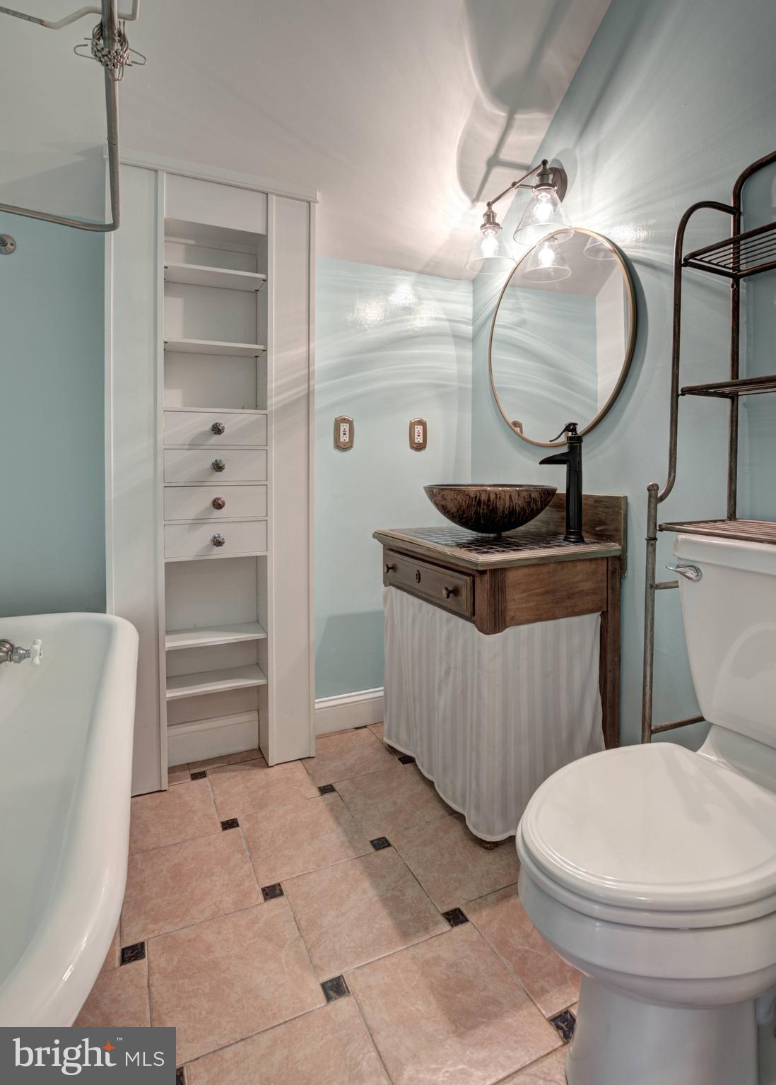 7433 Clifton Road Clifton, VA 20124 - Photo 15 of 98 Gallery Image 15