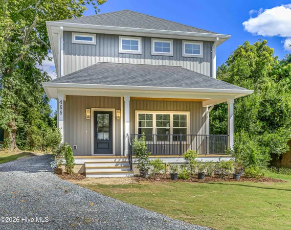 $699,000 | 455 West New Hampshire Avenue, Southern Pines, NC 28387