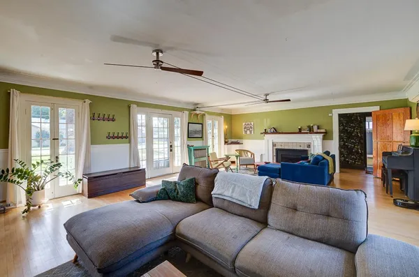 $585,000 | 707 East Floradora Avenue, Fresno, CA 93728