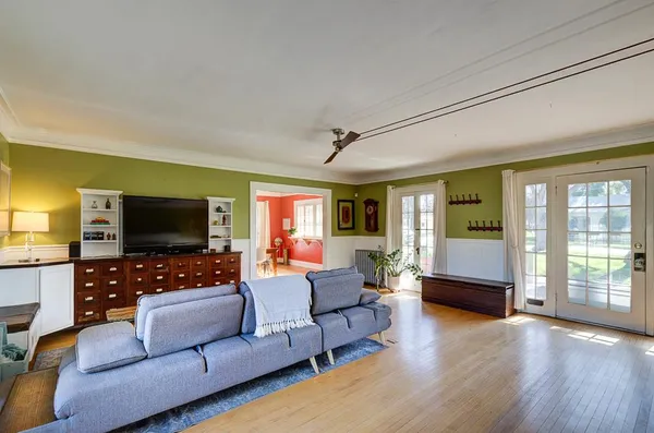 $585,000 | 707 East Floradora Avenue, Fresno, CA 93728