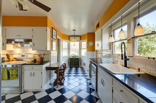 $625,000 | 707 East Floradora Avenue, Fresno, CA 93728