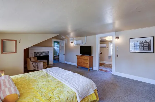 $585,000 | 707 East Floradora Avenue, Fresno, CA 93728