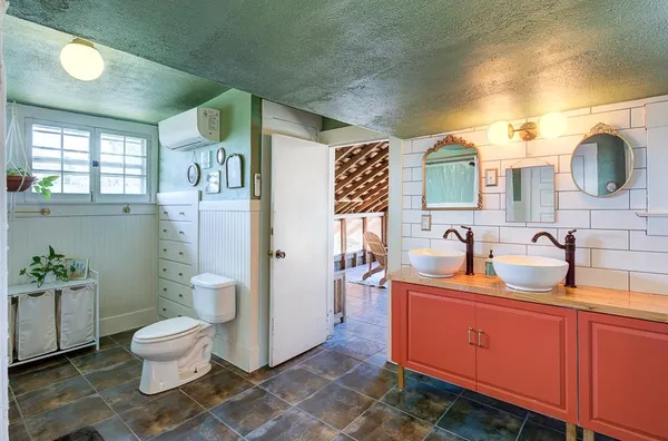 $585,000 | 707 East Floradora Avenue, Fresno, CA 93728