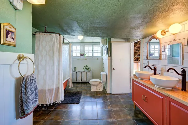 $585,000 | 707 East Floradora Avenue, Fresno, CA 93728