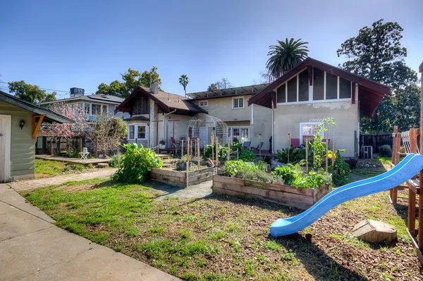 $585,000 | 707 East Floradora Avenue, Fresno, CA 93728