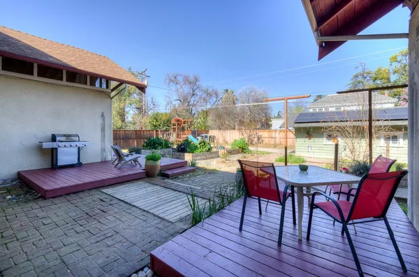 $585,000 | 707 East Floradora Avenue, Fresno, CA 93728
